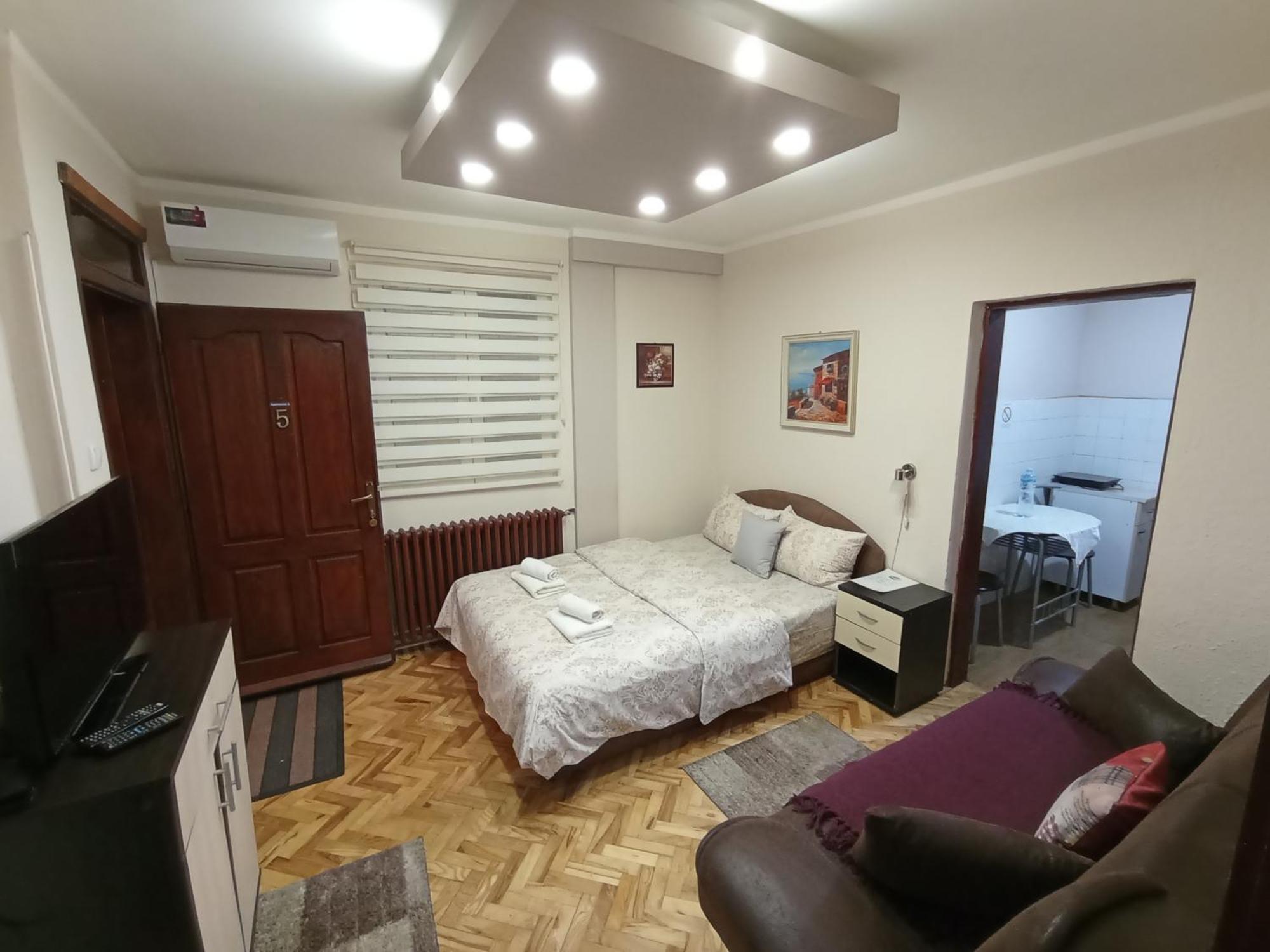 Apartments & Rooms -Mdl Lazic Belgrad Exteriör bild